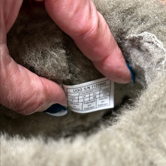 NWOT UGG Women's Olive Green Ankle Boots with Fur Lining Size 7 - Picture 9 of 16